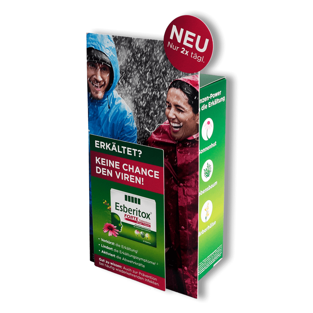 HV-Aufsteller für das Medikament Esberitox, bedruckt mit einem Paar, das mit Regenjacken bekleidet im Starkregen lacht, produziert von pod GmbH