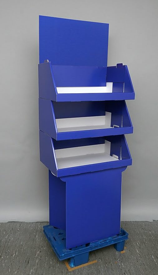 Standard-Stapeltray-Display von pod GmbH auf Chep-Palette neutral in Blau