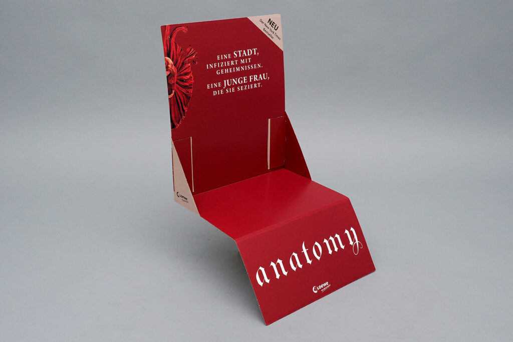 Thekendisplay von pod GmbH für den Arena Verlag und das Buch "anatomy"