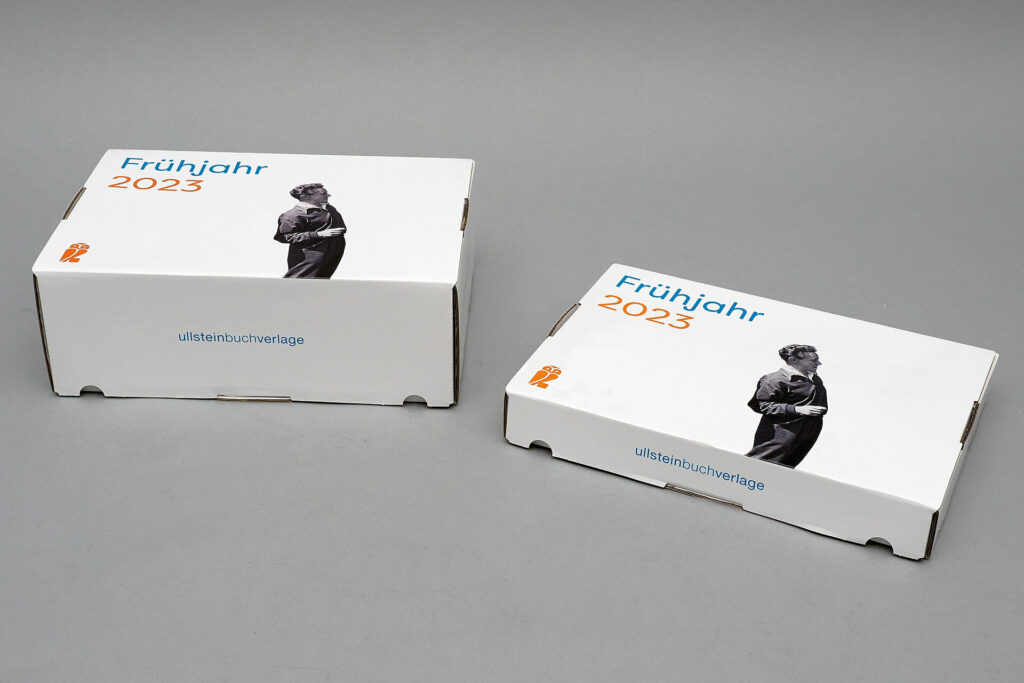 Geschlossene, flache Versandverpackung von pod GmbH für Firma Ulstein Buchverlage